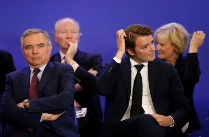 Le secrétaire général des Républicains (LR), Bernard Accoyer (g), et le chef de file du parti pour la campagne des législatives, François Baroin, le 10 mai 2017 à Paris