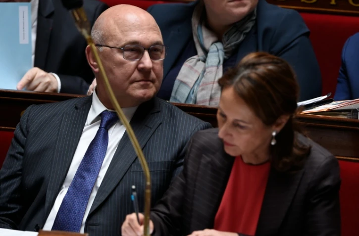 Le ministre des finances Michel Sapin (g) et la ministre de l'Ecologie Ségolène Royal, à l'Assemblée nationale à Paris le 26 avril 2016