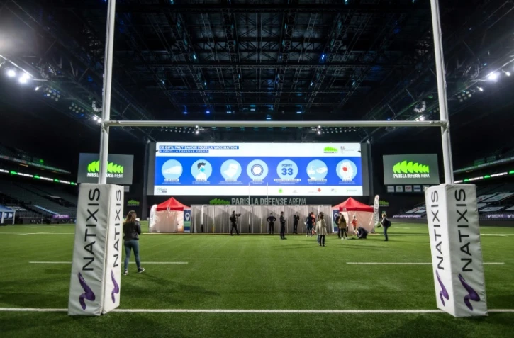 Un centre de vaccination dans la salle Paris La Défense Arena, à Nanterre, le 3 mai 2021