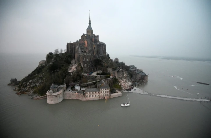 Vue aérienne du Mont Saint-Michel le 20 mars 2015