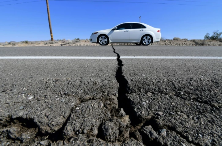 Une route endommagée après un séisme, le 4 juillet 2019 à Ridgecrest, en Californie