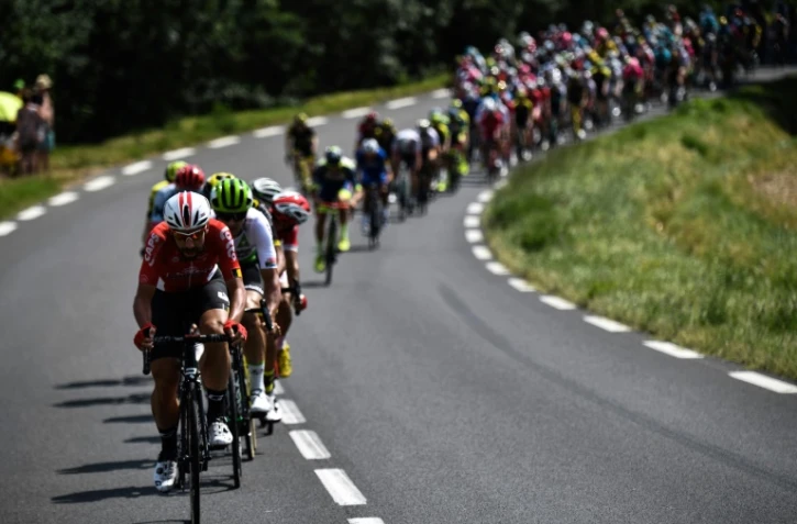 Une attaque emmenée par le Belge Thomas De Gendt peu après le départ de la 16e étape du Tour de France entre Carcassonne et Bagnères-de-Luchon, le 24 juillet 2018