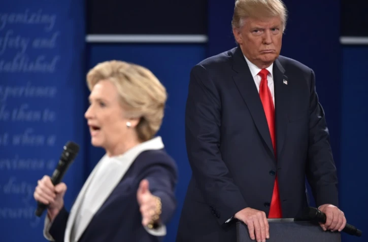 Hillary Clinton (g) et Donald Trump, le 9 octobre 2016 à St Louis dans le Missouri
