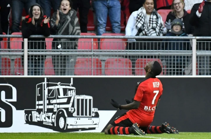 L'attaquant Paul-Georges Ntep savoure sa victoire après avoir ouvert le score pour Rennes face à Saint-Etienne au Roazhon Parc, le 4 décembre 2016