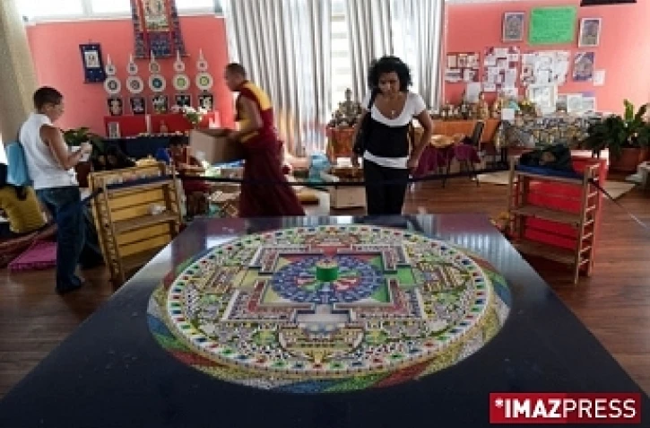 Octobre 2009 - Saint-Pierre - Des moines tibétains ont réalisé un mandala