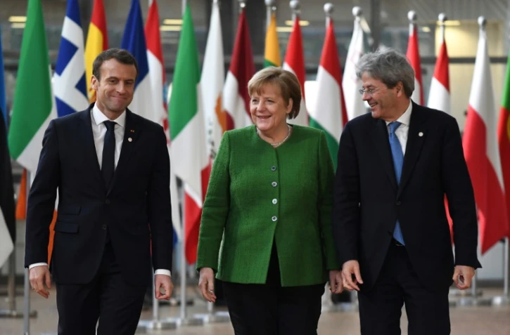 Le président français Emmanuel Macron, la chancelière allemande Angela Merkel et le Premier ministre italien Paolo Gentiloni arrivent au sommet informel des 27, le 23 février 2018 à Bruxelles