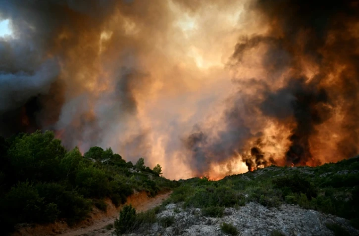 La forêt en feu à Fontjoncouse, dans l'Aude, le 6 août 2025