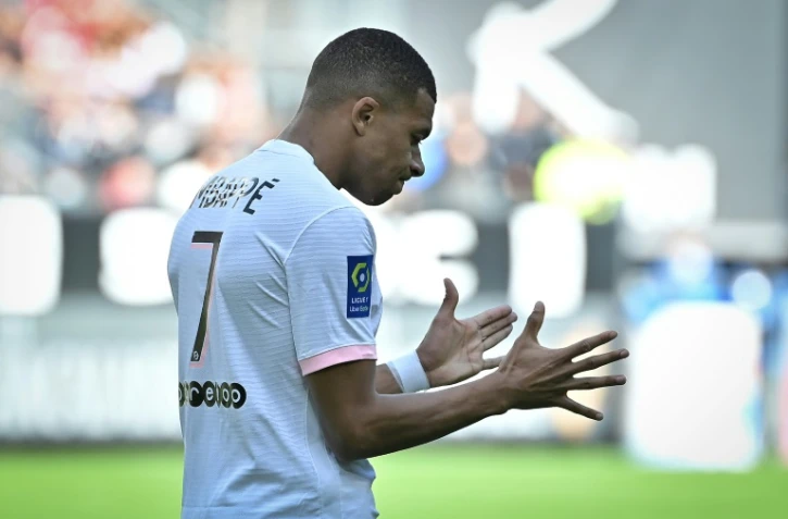 Le Français Kylian Mbappé, durant le match de Ligue 1 de son club du Paris Saint-Germain contre le Stade Rennais, au Roazhon Park de Rennes le 3 octobre 2021