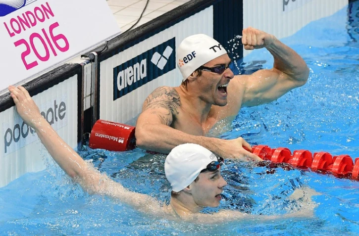 Camille Lacourt après sa victoire sur 100 m dos aux Championnats d'Europe de natation, le 17 mai 2016