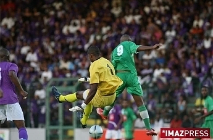 Foot : Les Marsouins toujours leaders