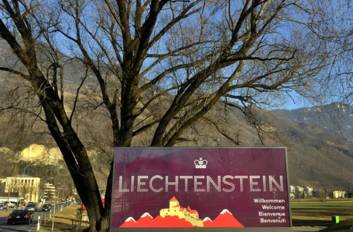 Panneau à l'entrée du Liechtenstein en février 2008 à Vaduz. D'après une liste de la Commission européenne publiée en juin, 30 juridictions sont encore jugées insuffisamment coopératives. Parmi elles, le Liechtenstein
