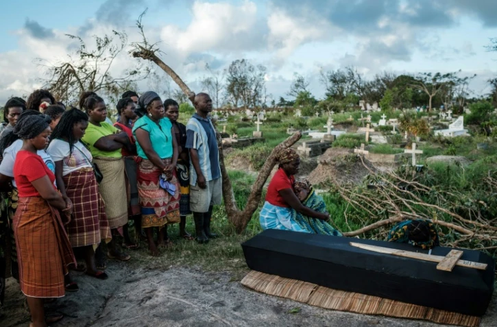 Funérailles à Beira au Mozambique le 20 mars 2019 après le passage du cyclone Idai