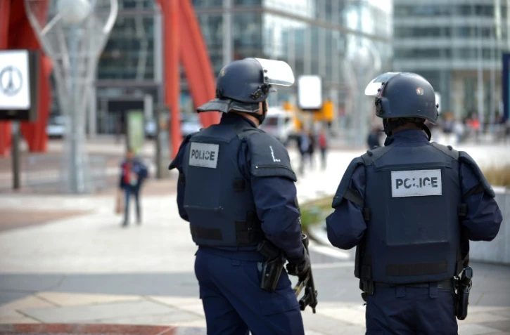 Des policiers patrouillent à La Défense, le 16 novembre 2015