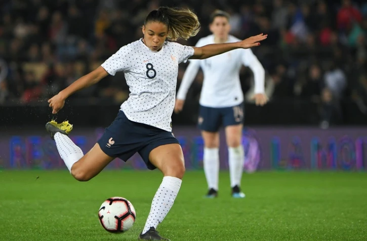 La Française Delphine Cascarino auteure d'un doublé lors de la victoire 4-0 sur le Danemark à Strasbourg en match amical