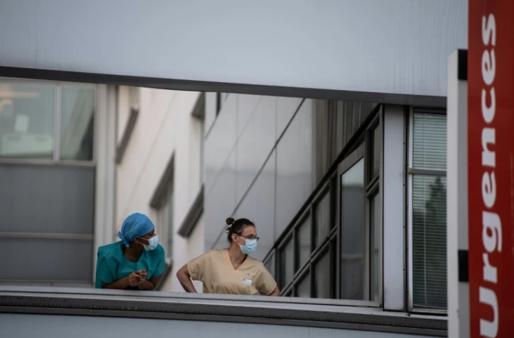 Des soignants à l'hôpital Georges Pompidou, le 15 avril 2020 à Paris