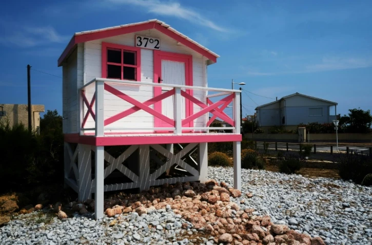 Les chalets de plage de Gruissan, près de Narbonne, attirent les curieux, plus de 30 ans après le tournage du film avec Jean-Hugues Anglade et Béatrice Dalle
