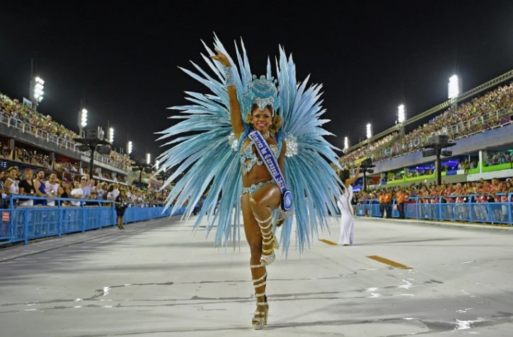 Une danseuse au Sambodrome de Rio de Janeiro lors du carnaval, le 23 février 2020