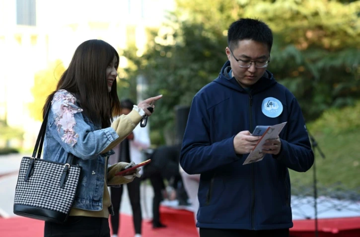 Des célibataires participent à une  rencontre organisée par le Parti communiste chinois, le 17 octobre 2021 à Jinan