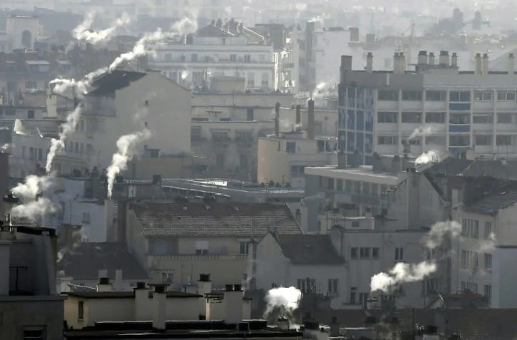 De la fumée s'échappe d'appartements à Lyon le 22 janvier 2017