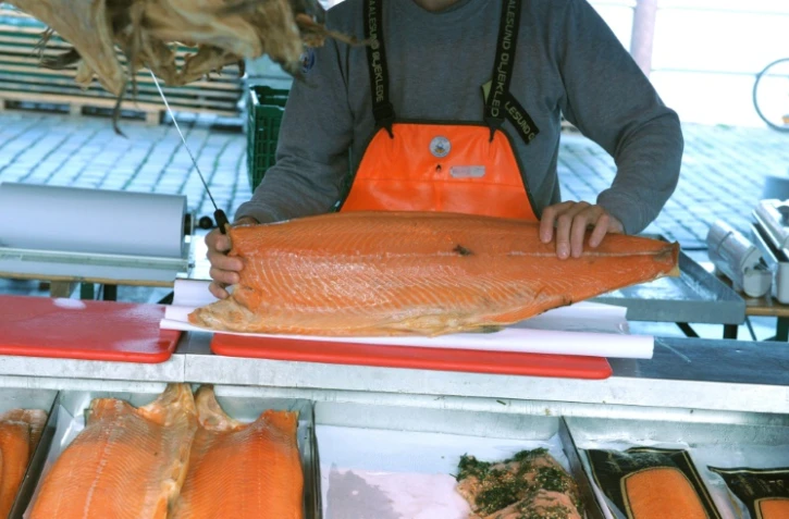 La consommation d'acides gras oméga-3, contenus en grande quantité dans certains poissons comme le saumon, les sardines ou les anchois, est liée à une réduction de 10% du risque de mourir par crise cardiaque