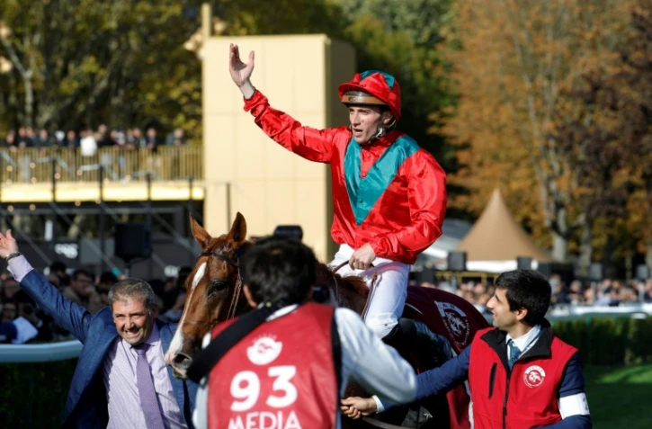 Le jockey Pierre-Charles Boudot, le 6 octobre 2019 après sa victoire sur le prix de l'Arc de Triomphe à l'hippodrome de Longchamp