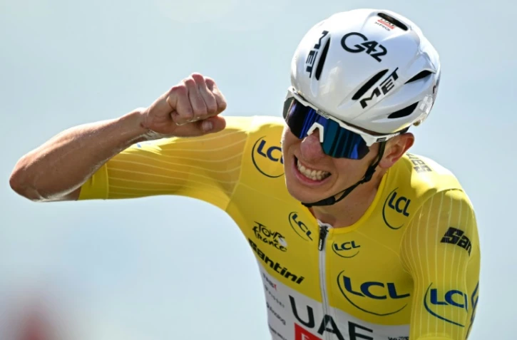 Tadej Pogacar encore vainqueur à l'arrivée de la 13e étape du Tour de France, un contre-la-montre en montée, le 18 juillet 2025 à l'altiport de Peyragudes