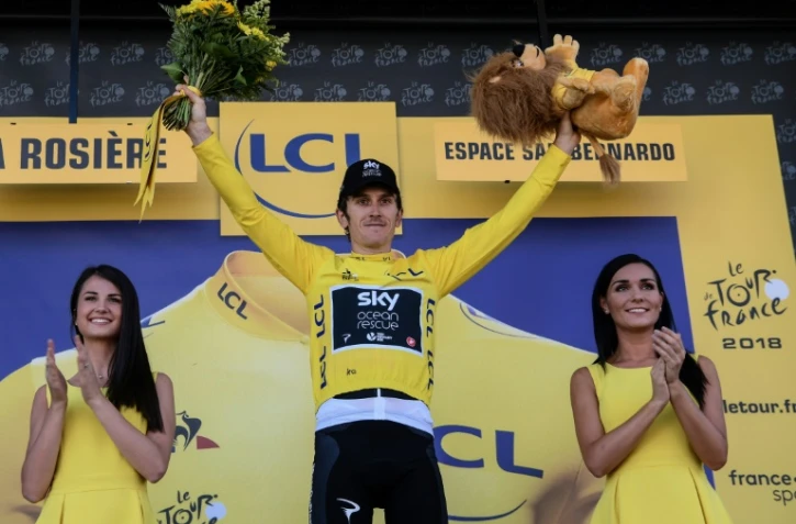 Le Gallois Geraint Thomas, endosse le maillot jaune de leader du Tour de France après sa victoire à La Rosière, le 18 juillet 2018