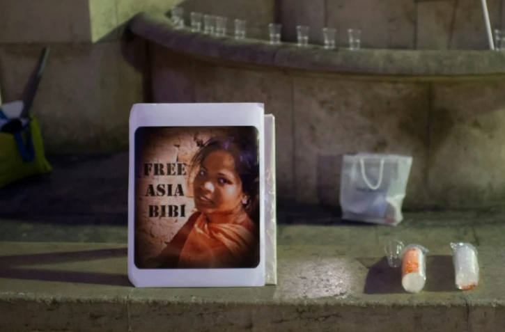 Un portrait de la chrétienne pakistanaise Asia Bibi, exposé lors d'une manifestation contre sa condamnation à mort, le 29 octobre 2014 à Paris.