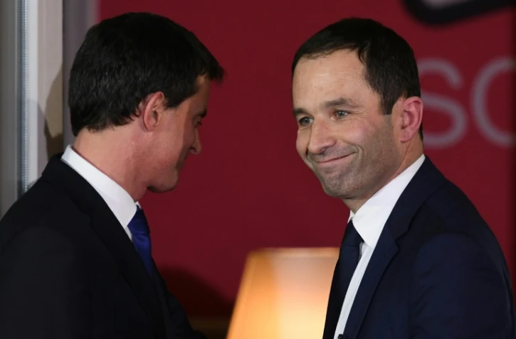 Manuel Valls et Benoît Hamon au siège du PS le 29 janvier 2017 à Paris