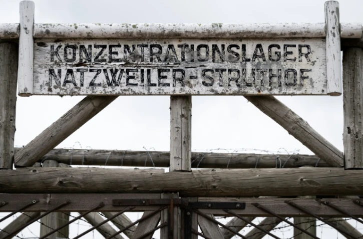 Un panneau annonçant le camp de concentration Natzweiler-Struthof à l'entrée du camp de Natzwiller, dans le Bas-Rhin, le 4 juin 2026