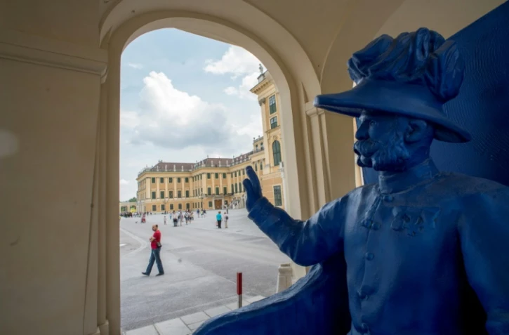 Une statue de l'empereur François-Joseph I au palais de Schoenbrunn le 4 juin 2016 à Vienne