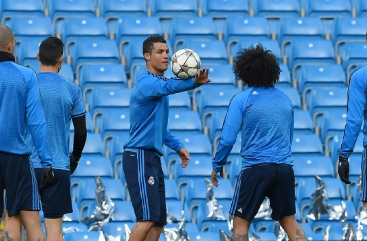 Cristiano Ronaldo à l'entraînement avec ses coéquipiers du Real Madrid à l'Etihad Stadium, le 25 avril 2016