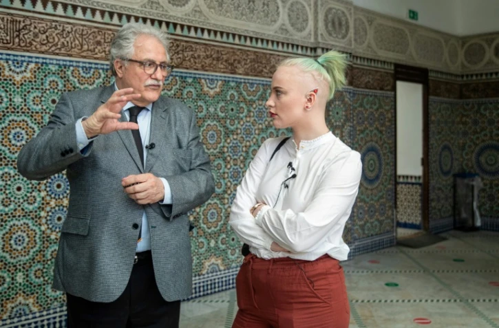 Mila visite la Grande Mosquée de Paris avec son recteur Chems-Eddine Hafiz, à Paris le 8 juillet 2021