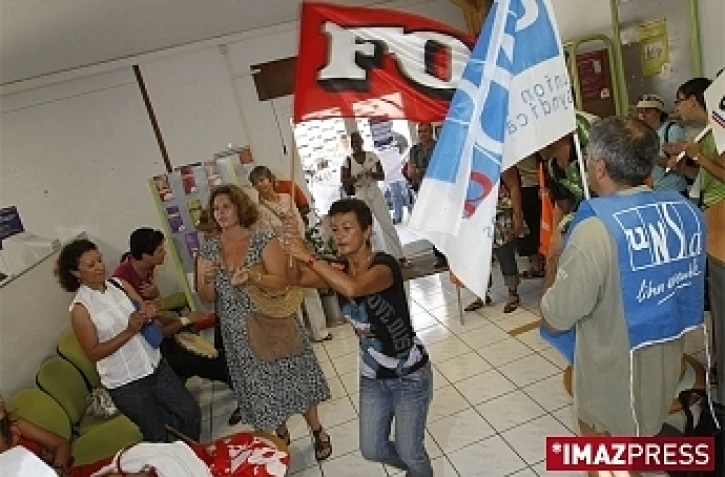 Mercredi 4 novembre 2009 - Action de fermeture du PĂ´le Emploi de Sainte-Marie