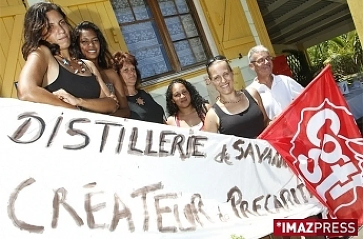 Mercredi 4 novembre 2009 - Grève à la boutique &quot;Tafia et Galabé&quot; de la distillerie de Savanna