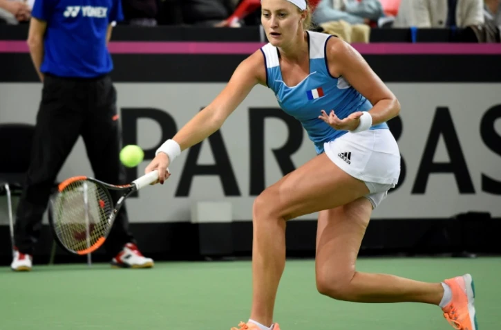 Kristina Mladenovic face à la Suissesse Timea Bacsinszky au 1er tour de la Fed Cup, le 12 février 2017 à Genève