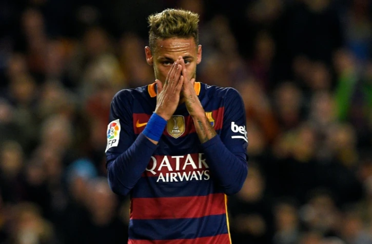 L'attaquant brésilien de Barcelone Neymar après avoir manqué un penalty face à Valence en demi-finale aller de Coupe du Roi, le 3 février 2016 au Camp Nou