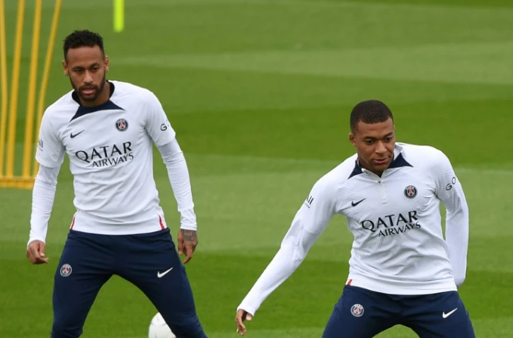 Les attaquants du PSG Neymar et Kylian Mbappé lors d'un entraînement, le 19 août 2022 à Saint-Germain-en-Laye