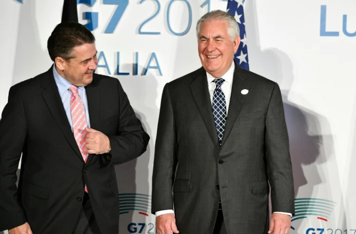 Le ministre des Affaires étrangères allemand Sigmar Gabriel (G) et le Secrétaire d'Etat américain Rex Tillerson au G7 de Lucques, en Italie, le 11 avril 2017
