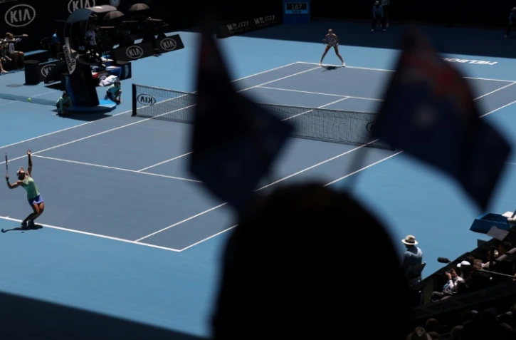Des spectateurs assistent à un quart de finale du tableau féminin de l'Open d'Australie, le 28 janvier 2020 à Melbourne
