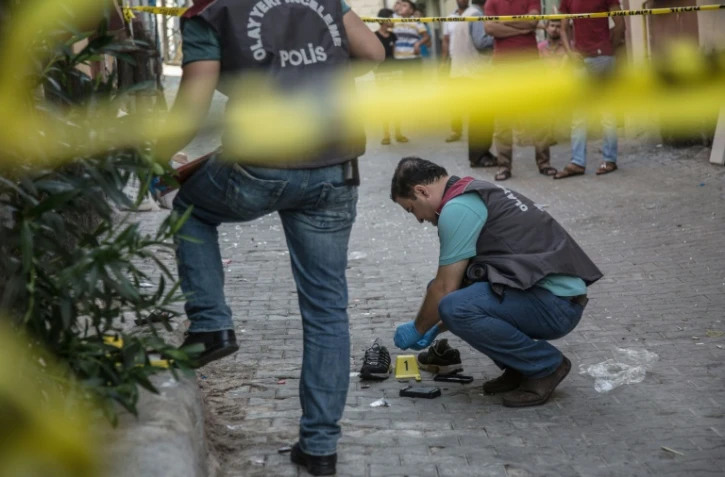 La police turque sur le lieu d'un précédent attentat suicide à Gaziantep, le 21 août 2016