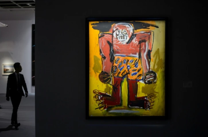 Un tableau du peintre américain Jean-Michel Basquiat "Sugar Ray Robinson" exposé par la maison de ventes aux enchères Christie à Hong Kong, le 23 novembre 2016