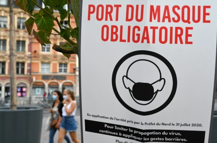 "L'équilibre est fragile et nous pouvons basculer à tout moment" vers une reprise incontrôlée de l'épidémie de Covid-19 en France, avertit mardi le Conseil scientifique