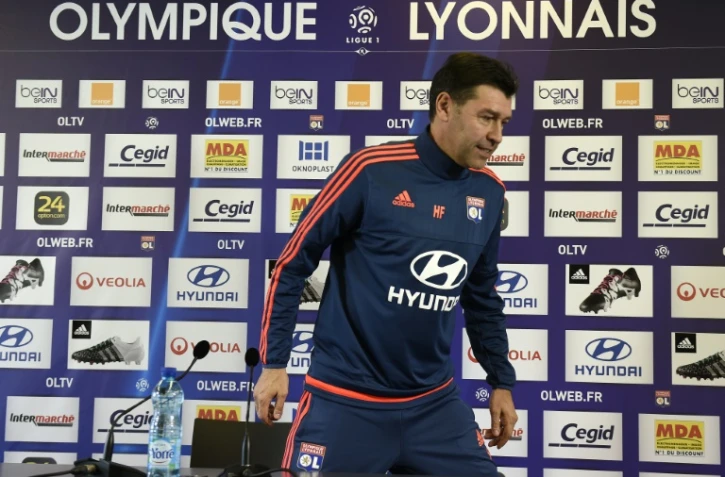 L'entraîneur de Lyon, Hubert Fournier, quitte une conférence de presse, le 15 décembre 2015 à Lyon