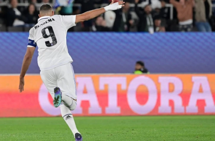 L'attaquant français du Real Madrid Karim Benzema après avoir marqué le second but de Madrid contre Francfort lors de la Supercoupe de l'UEFA le 10 aôut 2022 à Helsinki en Finlande 
