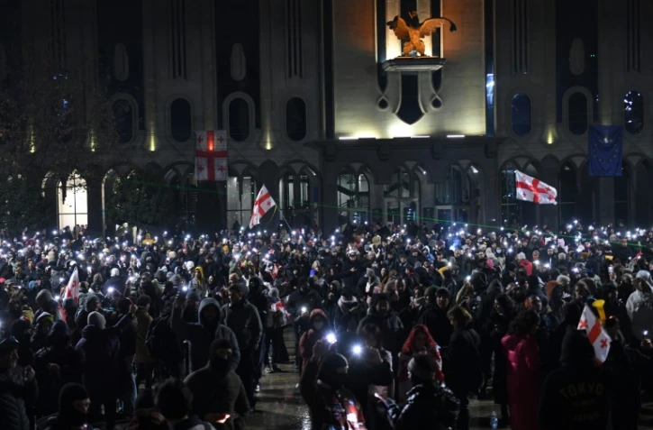 Manifestation devant le Parlement à Tbilissi, le 6 décembre 2024 en Géorgie