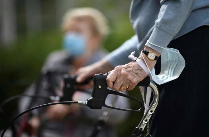 Une vielle femme dans un EHPAD à Saint-Maur-des-Fosses, près de Paris le 7 juin 2020