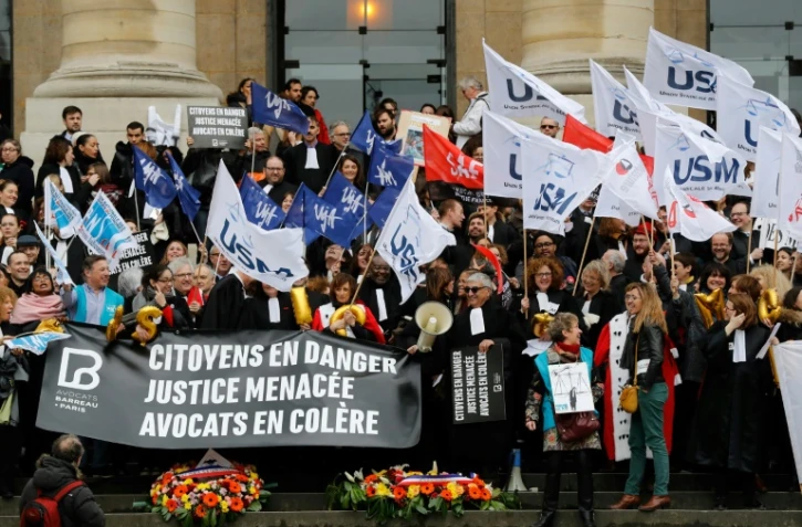 Avocats et magistrats manifestent Ă Paris, le 30 mars 2018