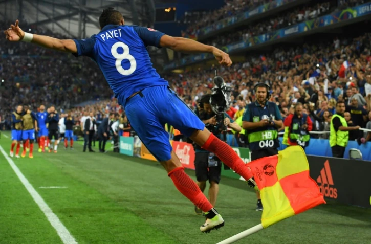 Le Français Dimitri Payet fête son but contre l'Albanie lors de l'Euro, le 15 juin 2016 à Marseille