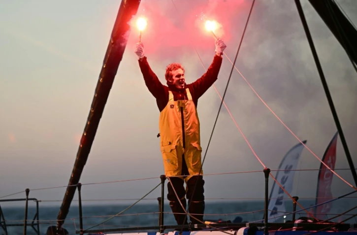 Charlie Dalin arrive en vainqueur du Vendée Globe le 14 janvier 2025 aux Sables-d'Olonne, pulvérisant de neuf jours le record de la course autour du monde en solitaire et sans escale. Le marin a dévoilé depuis qu'il avait réussi cet exploit alors qu'il est atteint d'un cancer